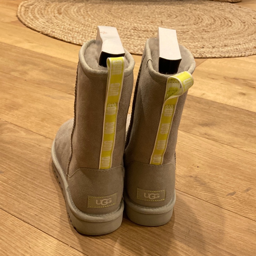 Ugg Classic Short II